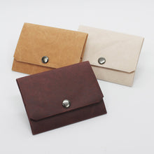 画像をギャラリービューアに読み込む, ミニマリストのための、スリムで軽く環境にもやさしい、耐洗紙製のコインケースです。小銭だけでなく、紙幣やカードも収納できます。