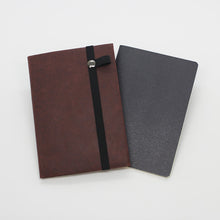 画像をギャラリービューアに読み込む, 無印良品のパスポートメモや、トラベラーズノートのパスポートサイズリフィルなど、パスポートサイズ(約12.5cm x 9cm)のノートが収納できる、スリムで軽く環境にもやさしい、耐洗紙製のノートカバーです。