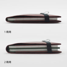 画像をギャラリービューアに読み込む, コクヨの「測量野帳」や無印良品の「手のひらサイズポケットノート」が収納できる、スリムで軽く環境にもやさしい、耐洗紙製のノートカバーです。二冊入れにも対応しています。