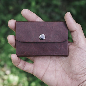 ミニマリストのための、スリムで軽く環境にもやさしい、耐洗紙製の財布です。